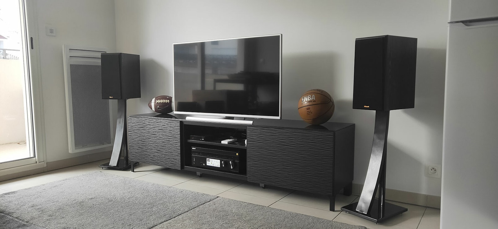 RP 600 M bookshelf speaker home theater setup with basketball